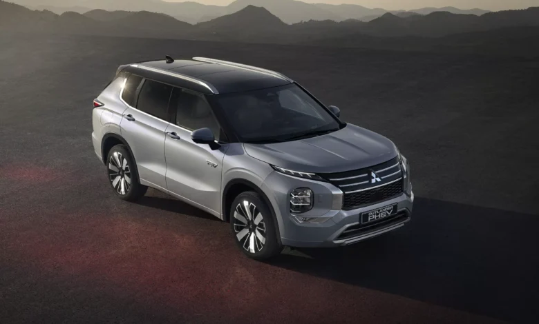 سيارة-ميتسوبيشي-الأكثر-مبيعاً-تتحول-بالكامل-للهايبرد-في-2026:-آوتلاندر-بتقنيات-جديدة-وميزات-محسّنة!