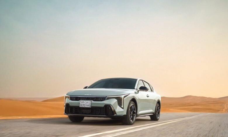 الكشف-عن-كيا-k4-الجديدة-في-الرياض:-سيدان-ذكية،-رياضية-وواسعة-تعيد-تعريف-فئة-السيارات-المدمجة