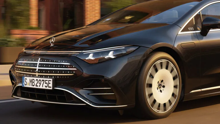 مرسيدس-تحدّث-eqs…-مدى-أكبر-وتصميم-قيادة-مختلف