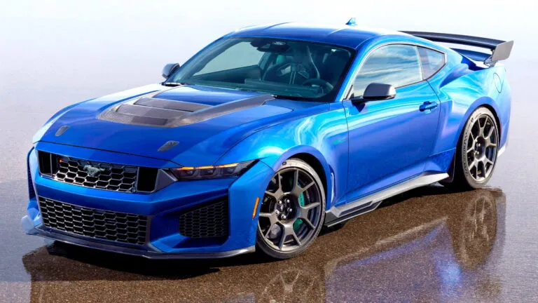 فورد-موستانغ-dark-horse-sc…-قوة-تصل-إلى-795-حصان