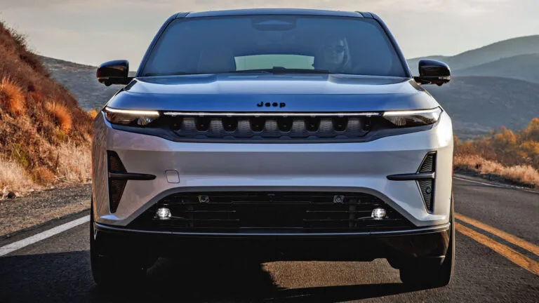 جيب-توقف-wagoneer-s-مؤقتاً…-مراجعة-استراتيجية-لطراز-كهربائي