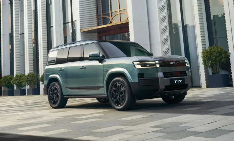 byd-ti7-الجديدة-كلياً-تستهدف-لاند-روفر-ديفندر-بقوة-600-حصاناً-و7-مقاعد