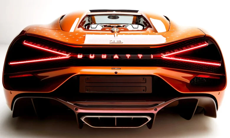 bugatti-w16-mistral-الفريدة-بطلاء-نحاسي-وردة-فضية-داخل-ذراع-نقل-الحركة-وتفاصيل-من-حكاية-أمير-صغير