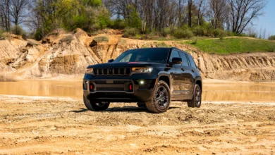 jeep-grand-cherokee-2027-تعيد-إطلاق-فئتَي-trailhawk-و-overland-بقدرات-وعرة-وفخامة-استثنائية